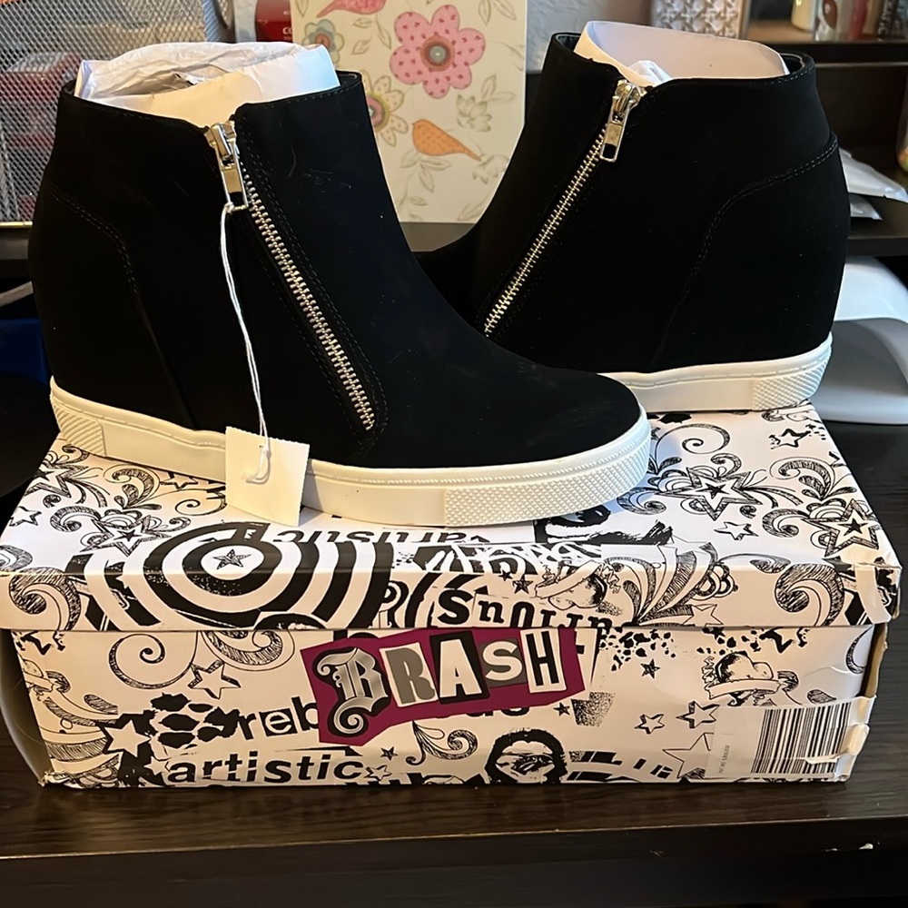 NWT women’s booties